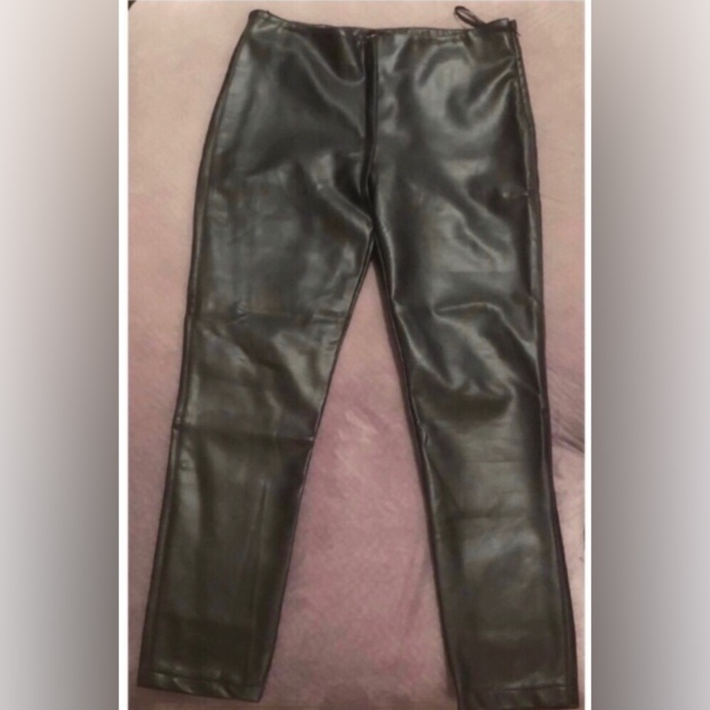 VENUS Black Faux Leather Slim Pants